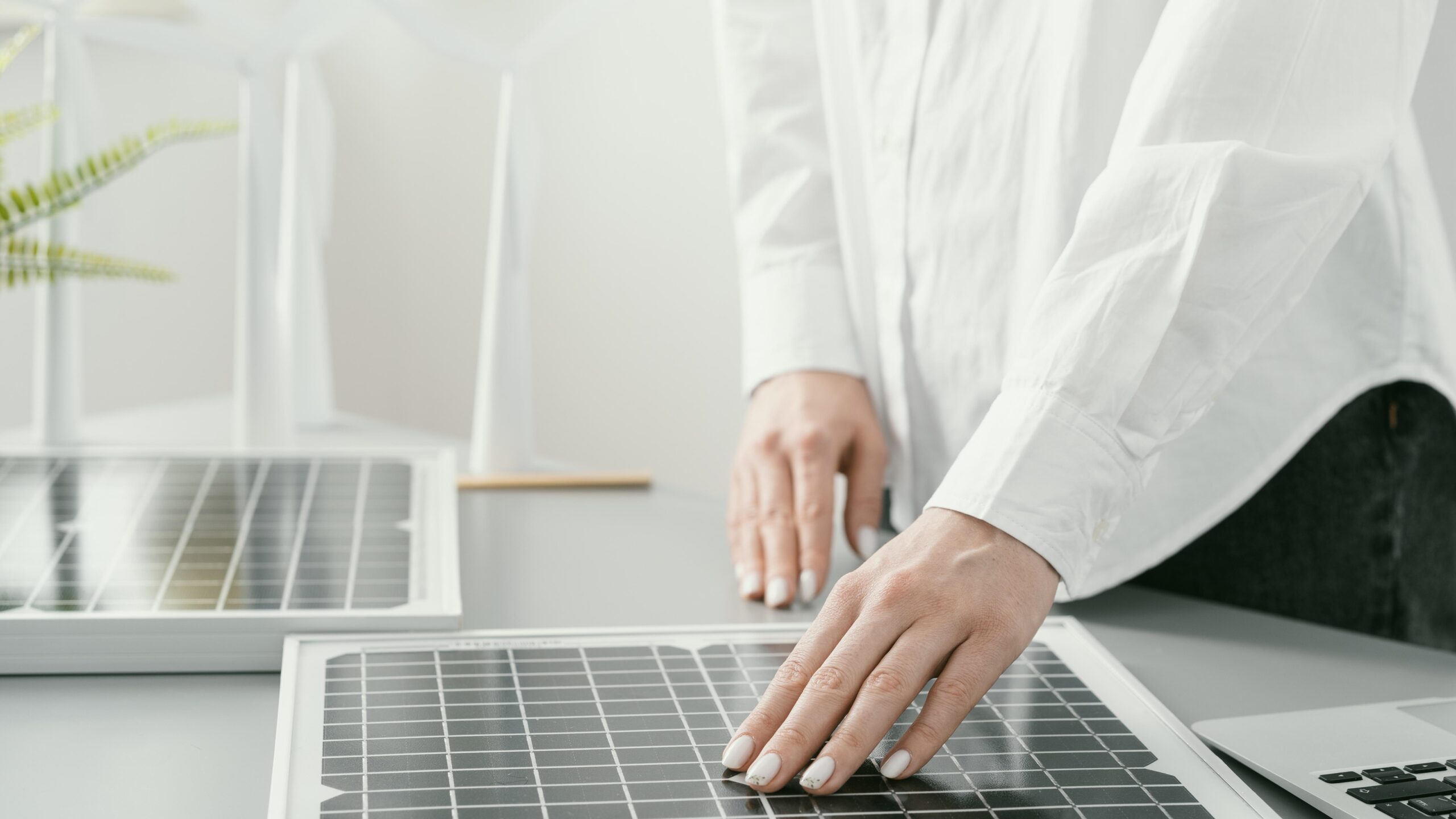 What is a battery life cycle? SNS Solutions - Solar Installers, Solar Panel Cleaners, Solar Repair Services near you in Pretoria, Pretoria East, Elarduspark, Waterkloof, Moreleta Park, Garsfontein, Lyttelton Manor, Midrand